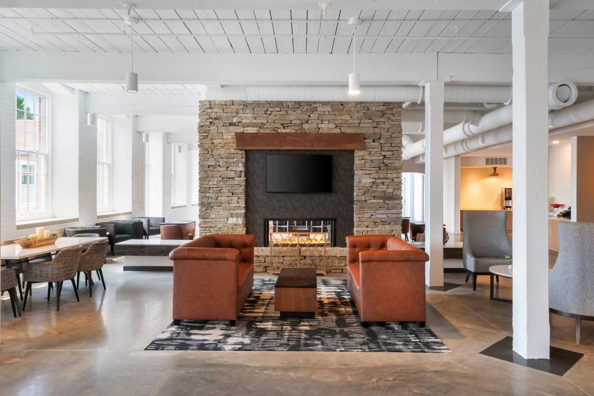 Fairfield Inn & Suites Madison Historic Eagle Cotton Mill Екстер'єр фото