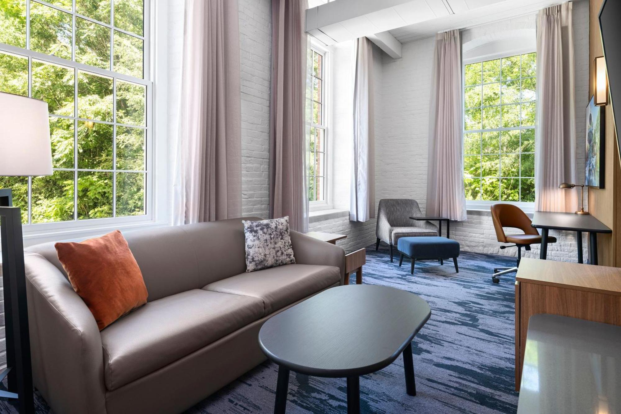Fairfield Inn & Suites Madison Historic Eagle Cotton Mill Екстер'єр фото