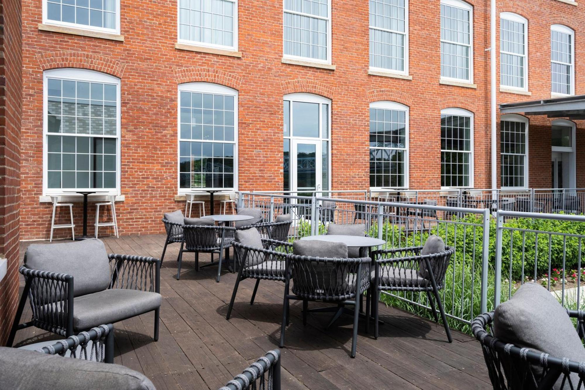 Fairfield Inn & Suites Madison Historic Eagle Cotton Mill Екстер'єр фото