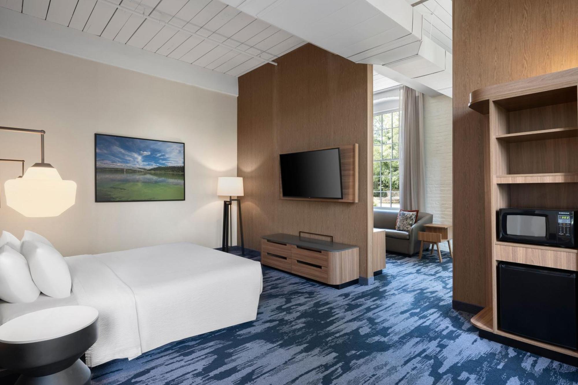 Fairfield Inn & Suites Madison Historic Eagle Cotton Mill Екстер'єр фото