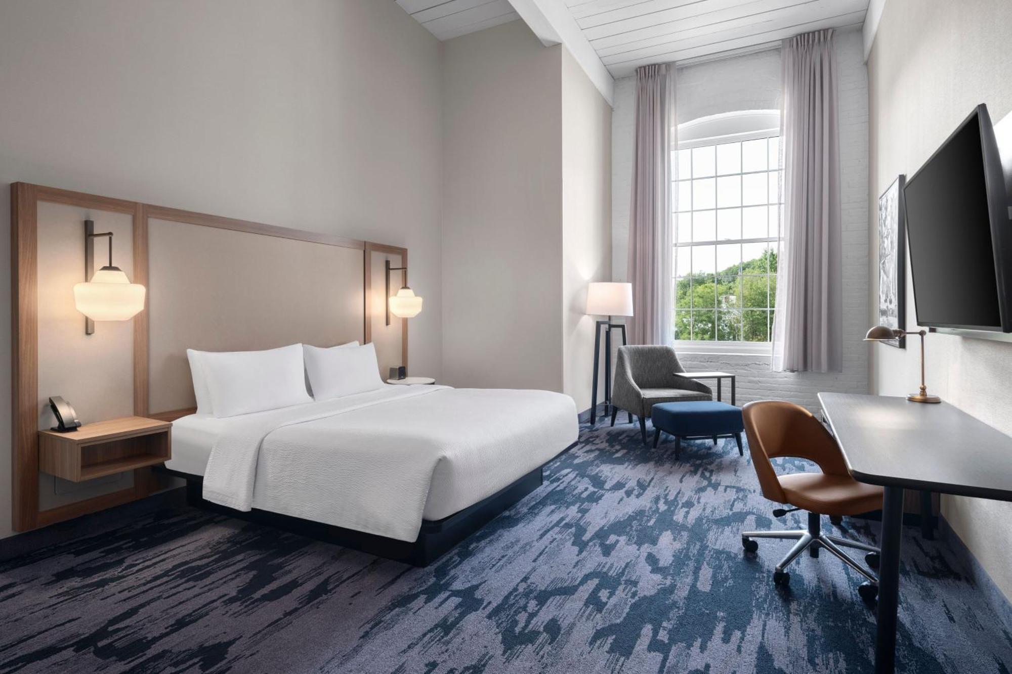 Fairfield Inn & Suites Madison Historic Eagle Cotton Mill Екстер'єр фото