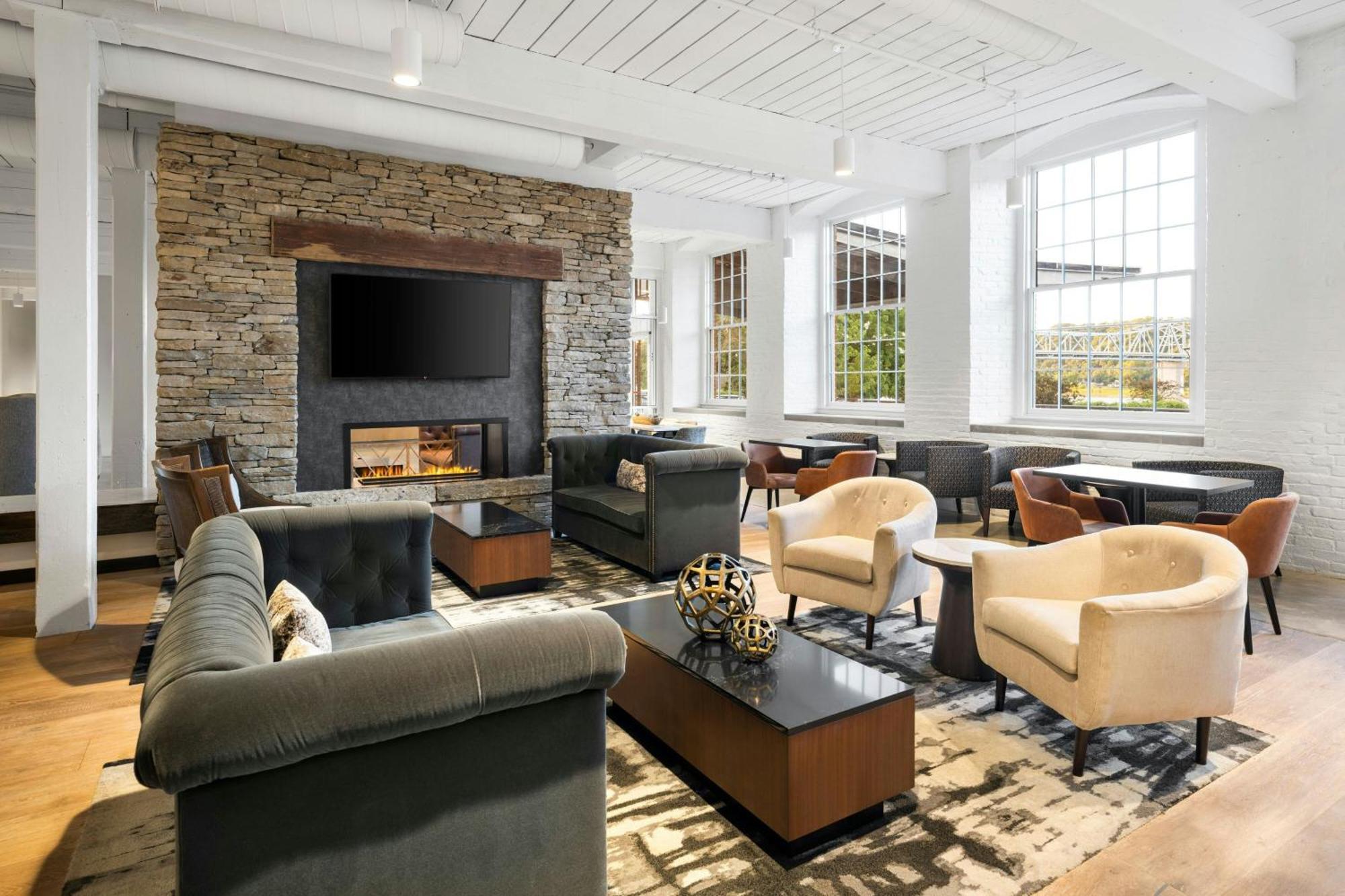 Fairfield Inn & Suites Madison Historic Eagle Cotton Mill Екстер'єр фото