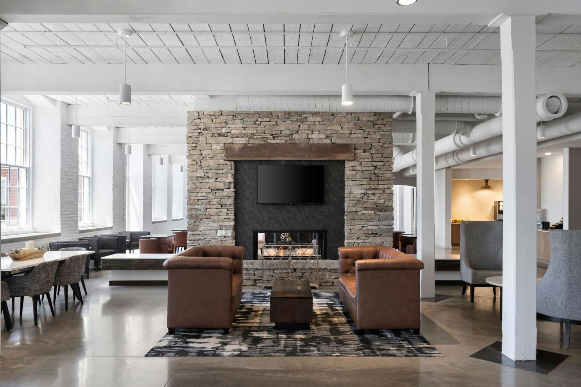 Fairfield Inn & Suites Madison Historic Eagle Cotton Mill Екстер'єр фото