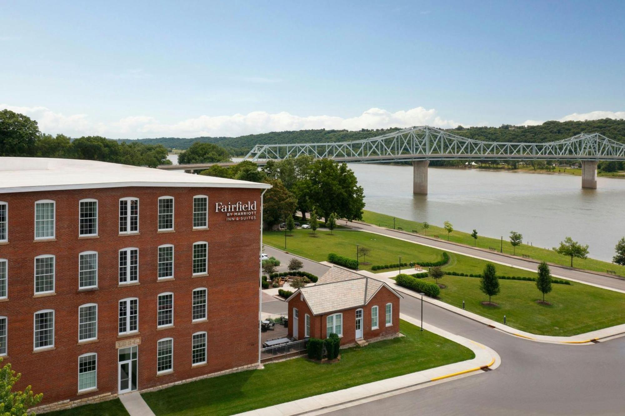 Fairfield Inn & Suites Madison Historic Eagle Cotton Mill Екстер'єр фото